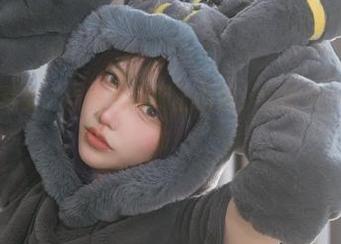 狐洛洛子写真：当兔女郎遇上狐狸，这画风……不太对劲！