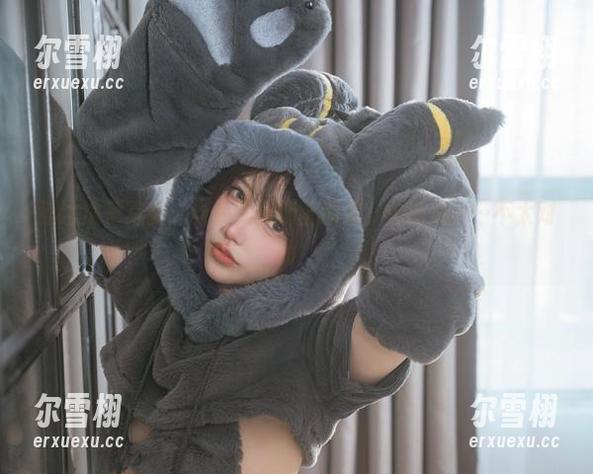 狐洛洛子写真：当兔女郎遇上狐狸，这画风……不太对劲！