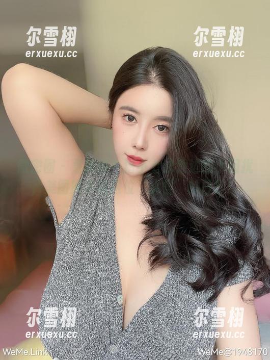 微密圈 - 更新啊！猪小七泳池边的小困扰，美图展示我这位‘水怪’的日常！