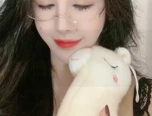 微密圈 – 当猪小七变身秘书，似乎连文件都想要打扮一下！