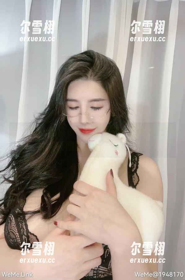 猪小七 微密圈 - 当猪小七变身秘书,似乎连文件都想要打扮一下!