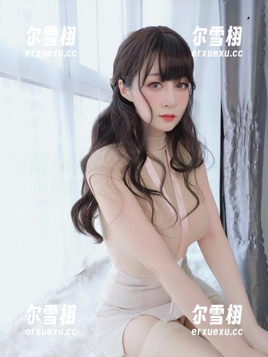 白银81的白色竞泳：图包里的每一帧，都像在说‘看我这条白裤衩’！