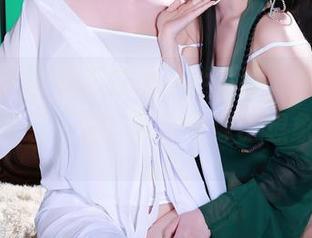 秀人网 – 皮衣不只是一件衣服，私拍的伊思思证明了一切！资源好像比想象中多呢。