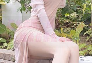 秀人网 – 这组美图，周美美alicia的足部线条仿佛在说话