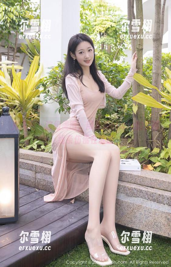 秀人网 - 这组美图，周美美alicia的足部线条仿佛在说话
