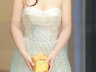 秀人网 – 不只是厨娘！唐安琪最新写真分享，妆容和菜都在线。
