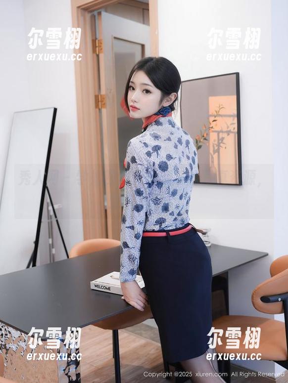 秀人网-四月月 秀人网 - 学姐四月月:满满的写真资源,骚气十足。