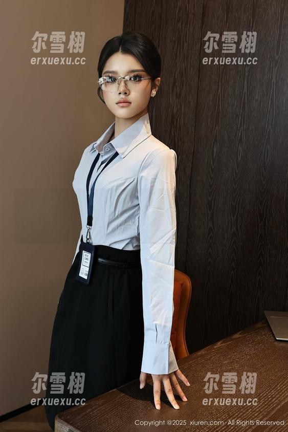 秀人网-奈奈Fox 秀人网 - 在线分享奈奈Fox的户外神奇图集:那么美,她一定在施魔法!