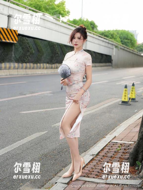 秀人网 - 是小逗逗的“天台”全套？别骗我，这分明是眼球大餐。
