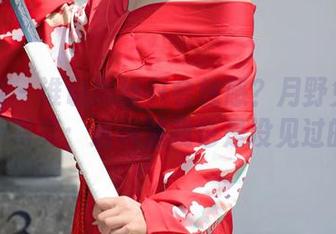 秀人网 – 谁说黑丝只会性感？月野兔美妞的新写真：这玩法我也是没见过的！