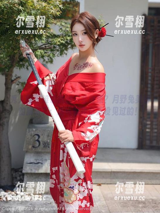 秀人网-月野兔美妞 秀人网 - 谁说黑丝只会性感?月野兔美妞的新写真:这玩法我也是没见过的!