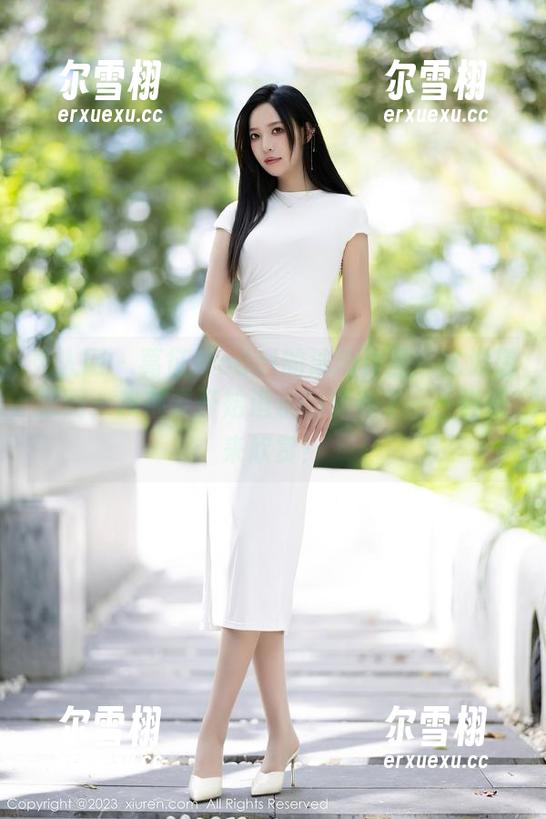 秀人网-葛征Model 秀人网 - 葛征Model的泳池作品:水波荡漾间,我都要开始追水的节奏了——戳进来欣赏!