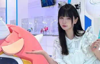 美图拷贝，秋山AkI的“秋の恋”才能叫人咂舌，这图包值得一看。