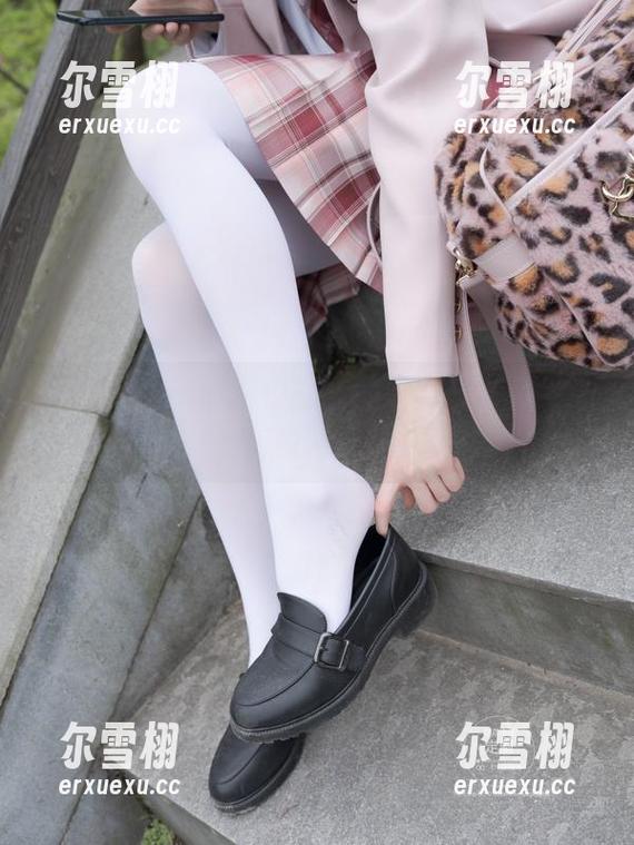 紧急企划 - 最新校服作品集，激活小恩的青春追忆