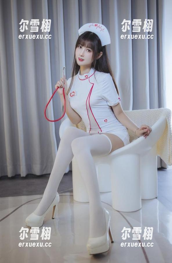 教室里的美图小心思——羽生三未悄悄记录的瞬间