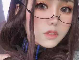 合集中最抢眼的：芊川一笑MNK与她那双逆天长腿！