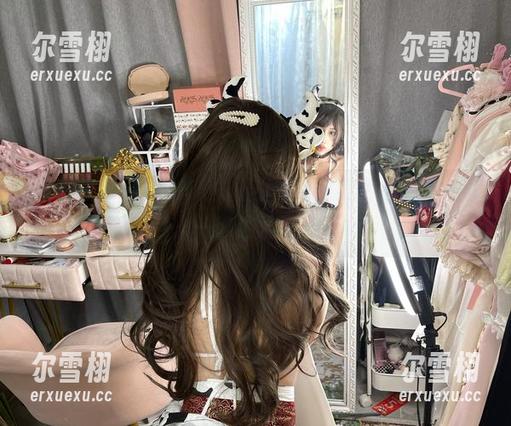 芊川一笑MNK 看!芊川一笑MNK穿上小红帽,果然是美图中的一股温柔风!