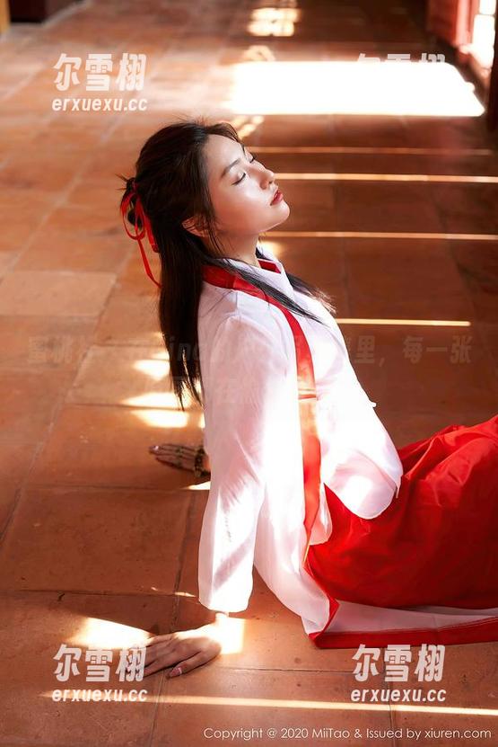 蜜桃社 - 在Gina的户外写真集里，每一张原图都在偷偷窃喜！