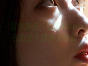 蜜桃社 – 图包精选：萌美Moemi的毛衣在阳光下的争宠时刻