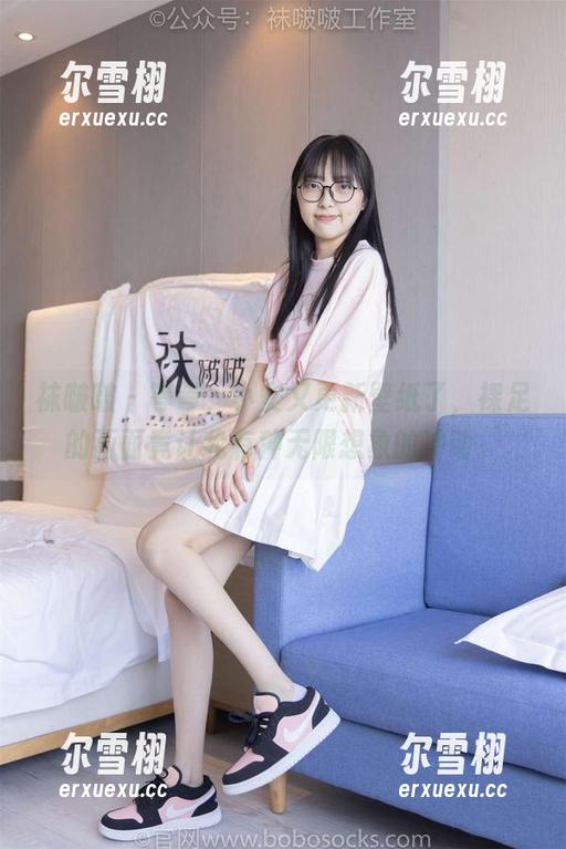 袜啵啵 - 等等，小安又更新壁纸了，裸足的画面竟让我有种无限想象的冲动。