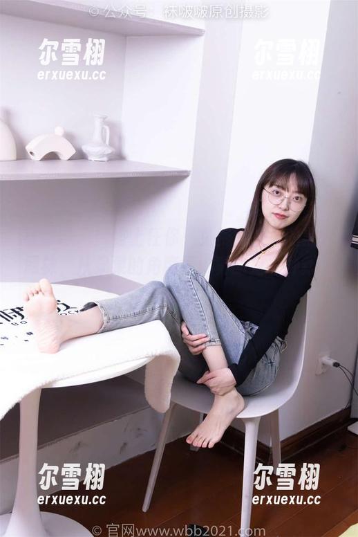 袜啵啵-果果 袜啵啵 - 网络上任你“免费索取”的黑色网袜,从果果的角度看,真的是一种新潮流吗?