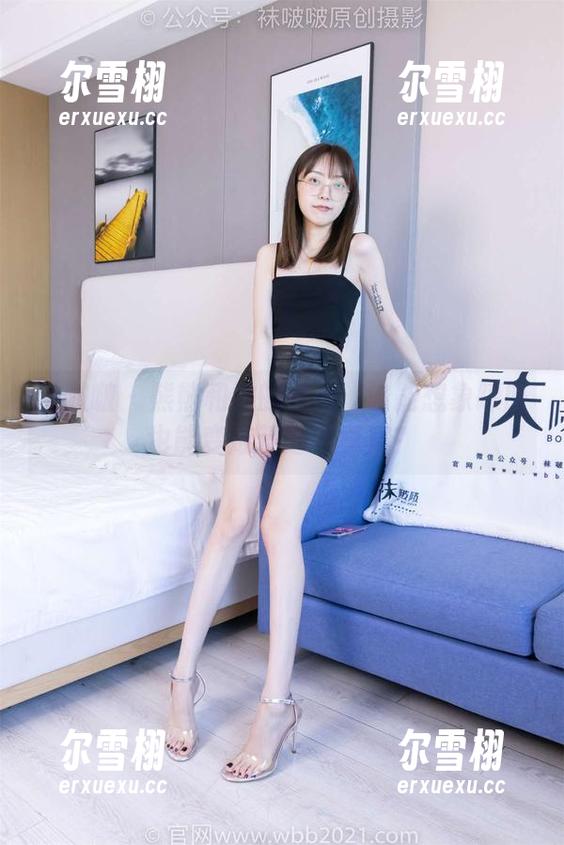 袜啵啵-熊熊 袜啵啵 - 熊熊和她的棉袜:谁能想象踩脏也能变成精选写真集?