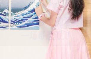 在JK日式屋，西瓜少女的写真图集，俨然一场奇趣派对