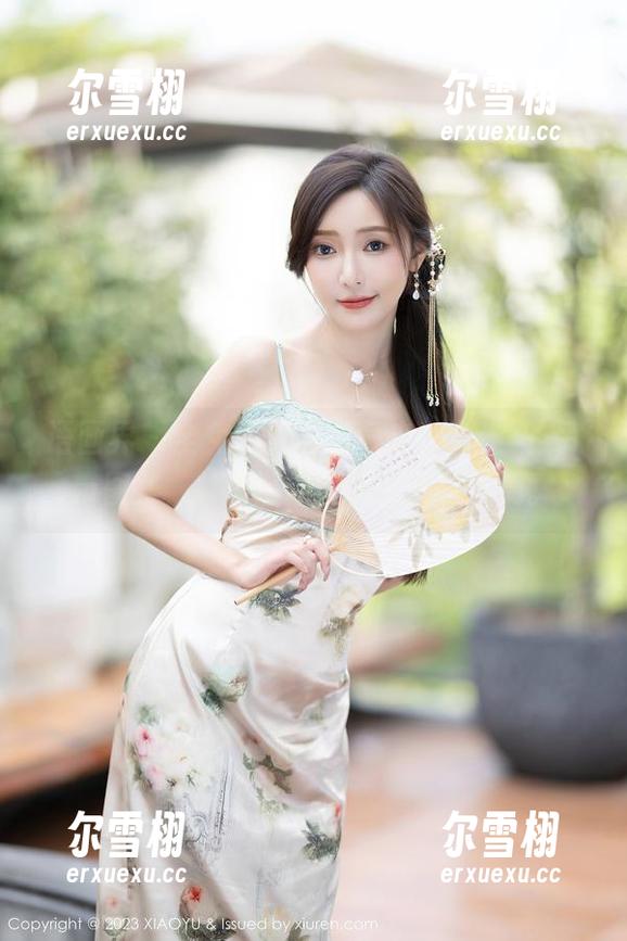 语画界 - 全免费，王者归来！章芃芃的吊带图集，趁着清新空气，畅快淋漓。