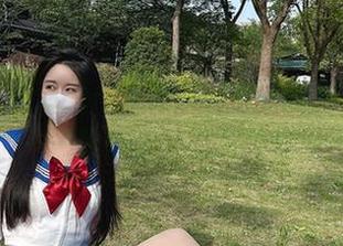 微密圈 – 这是一张图片，看了就想下载的——软妹小九九的美足！