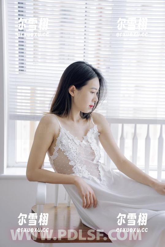 轰趴猫 - 来来来，在线图集中仰望陈雅漫的美腿，注意别跌倒哦！