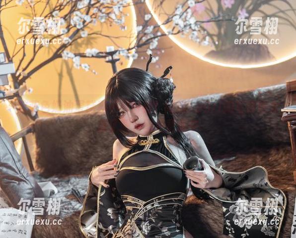 这蓝色奶油蛋糕真不只好看！阿薰kaOri的写真也太甜了吧，图包更新中