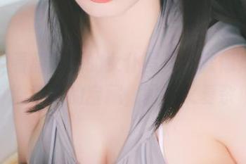 每次观看韶陌陌的女仆写真，就像是在挖潜意识的宝藏，微妙又复杂