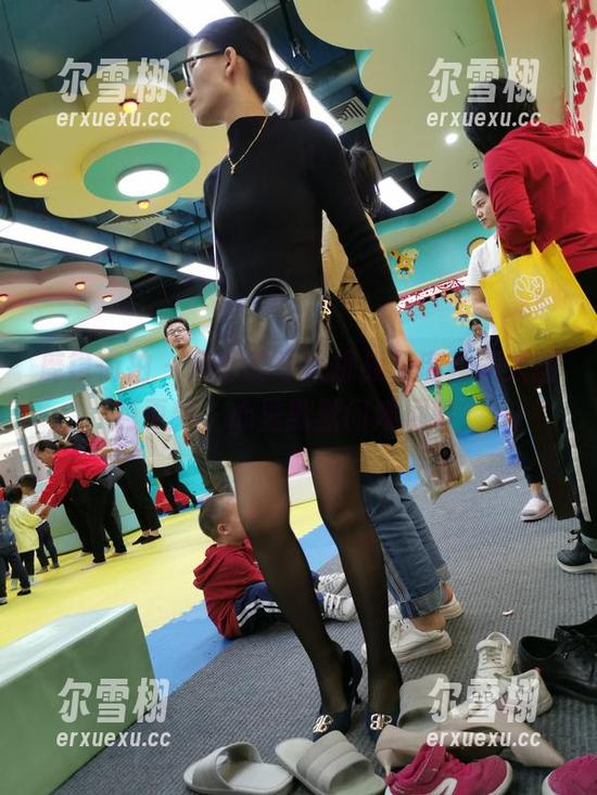 魔镜街拍 - 婷婷的寒风挑战，肉丝美人图包更新，心里默默问她屁事？