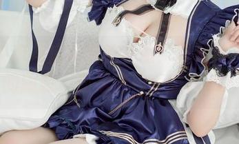 图册中麻花麻花酱的礼服：我是该关注她的服装，还是这神奇的神态？