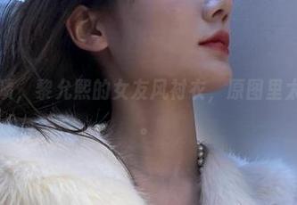 微密圈 – 啧，黎允熙的女友风衬衣，原图里太吃香了吧。
